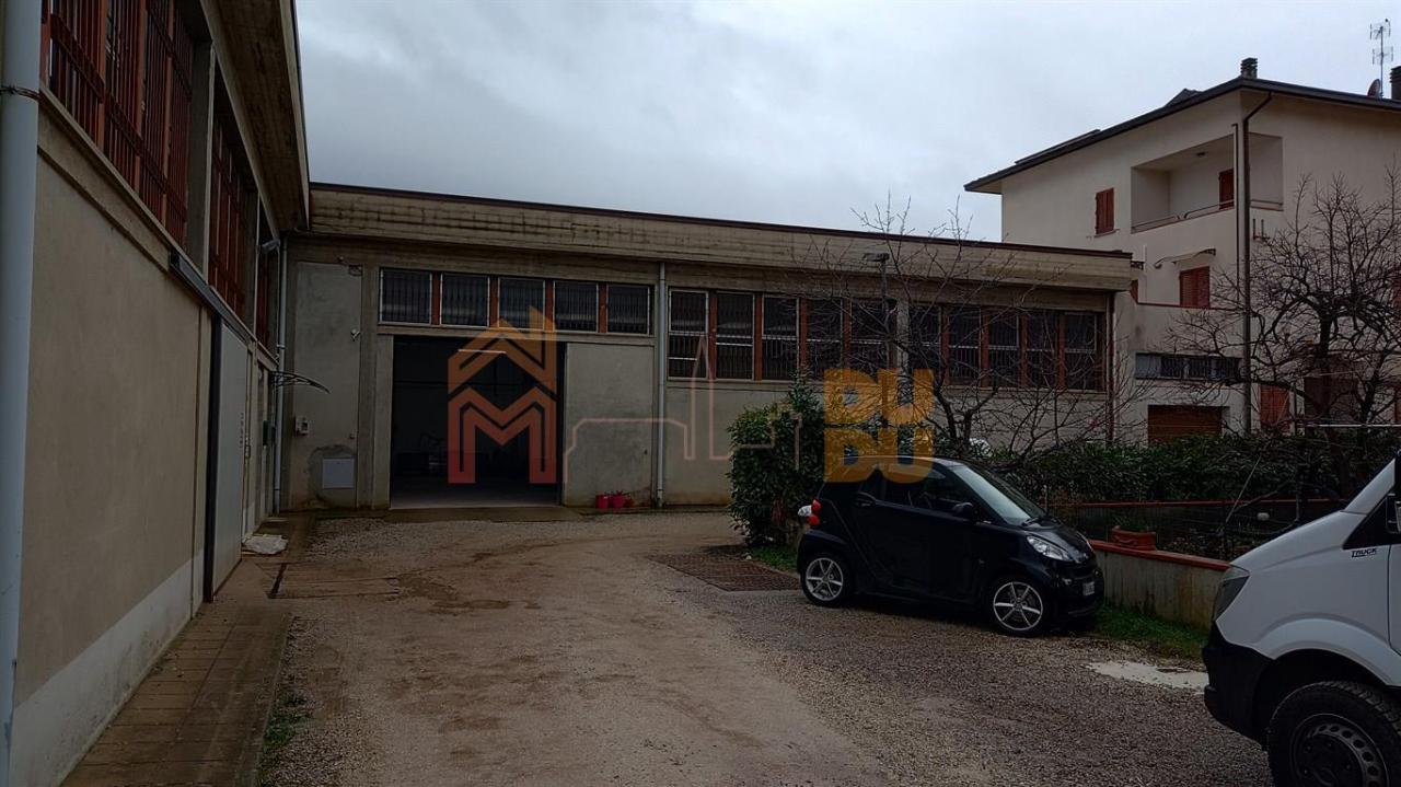 Laboratorio in Via Tarlati, Arezzo, {3} - Foto 1