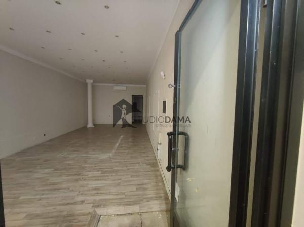 Negozio in Piazza Matteotti 21, Desenzano Del Garda, {3} - Foto 2