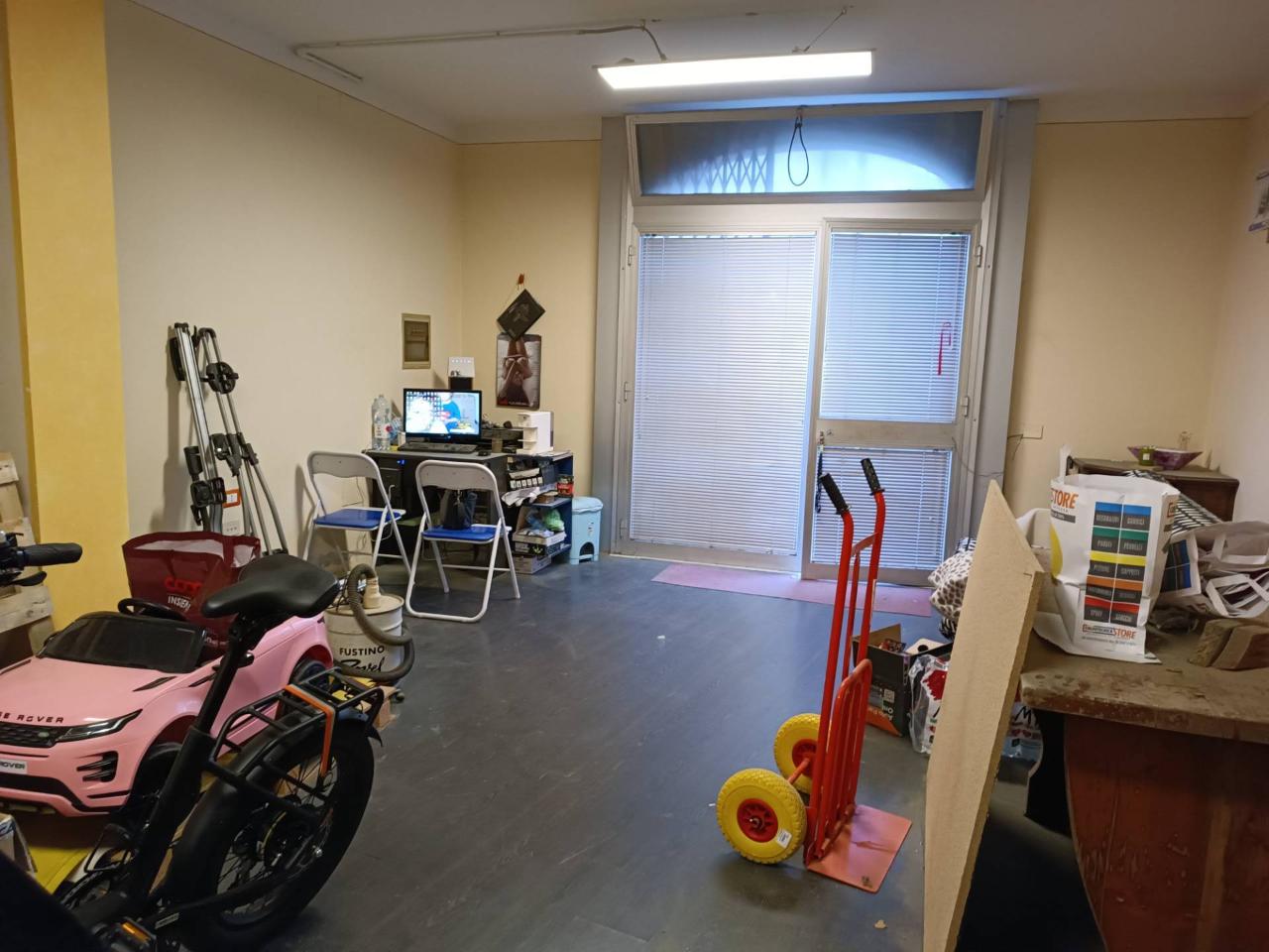 Negozio in Viale Italia, Pontedera, {3} - Foto 2