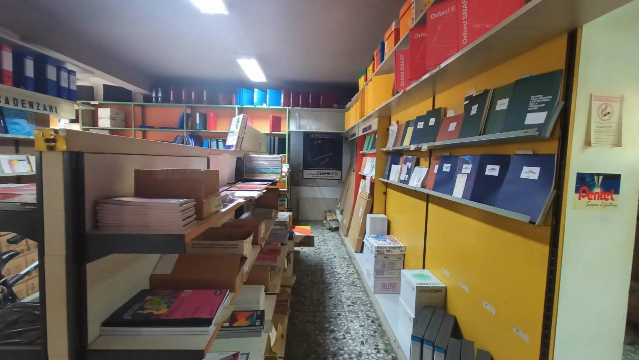 Negozio in Via della Misericordia, Pontedera, {3} - Foto 1