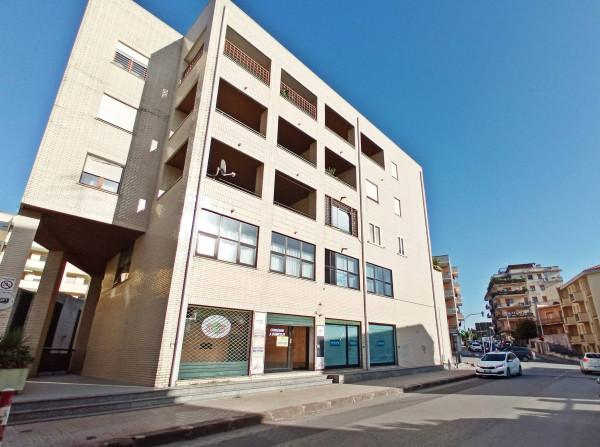 Esercizio commerciale in Via Savoia 42, Sassari, {3} - Foto 1