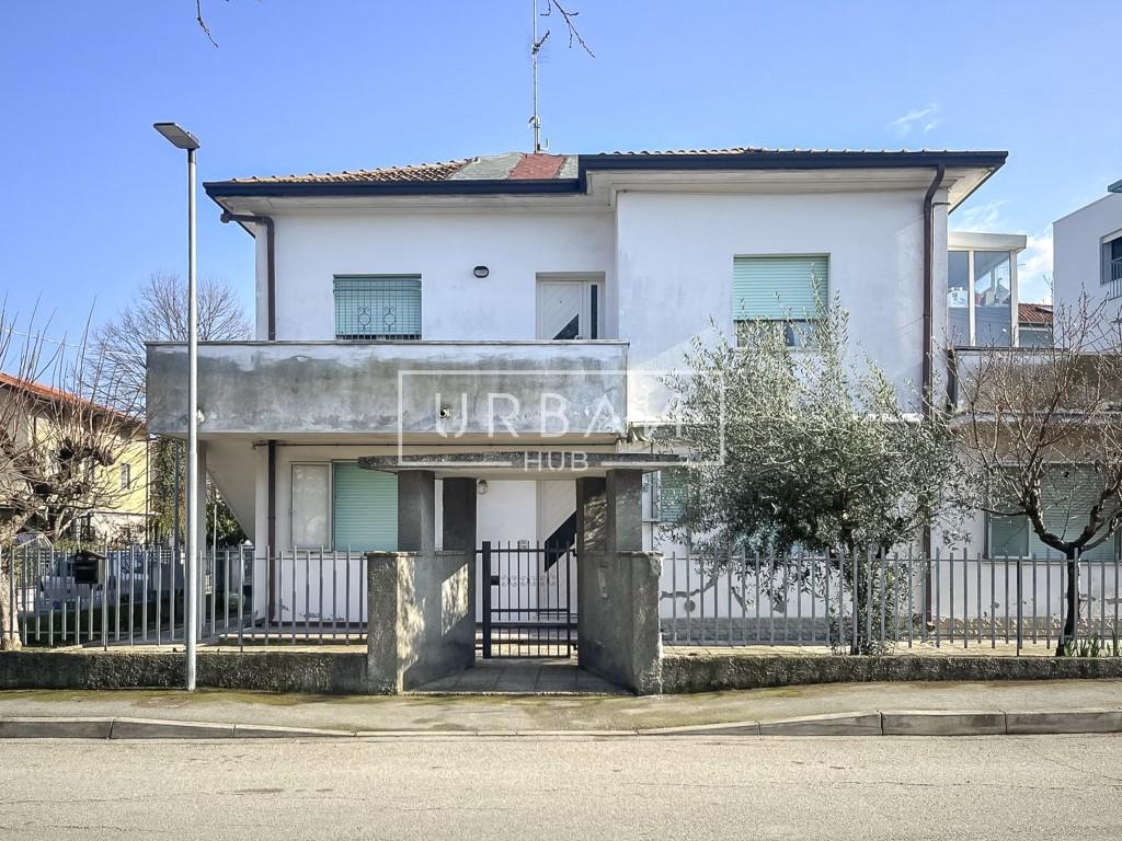 Villa bifamiliare in vendita a Riccione