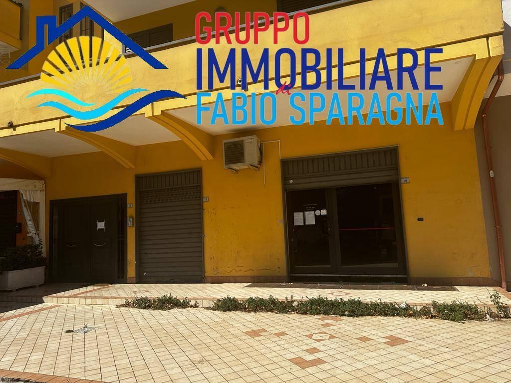Negozio in Via Caduti di Nassirya, Casapulla, {3} - Foto 2