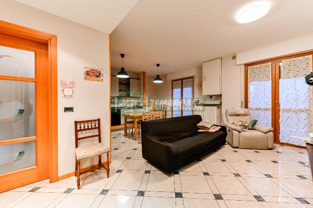 3-room flat in Via Giovanni Pascoli 7, Stezzano - Photo 1