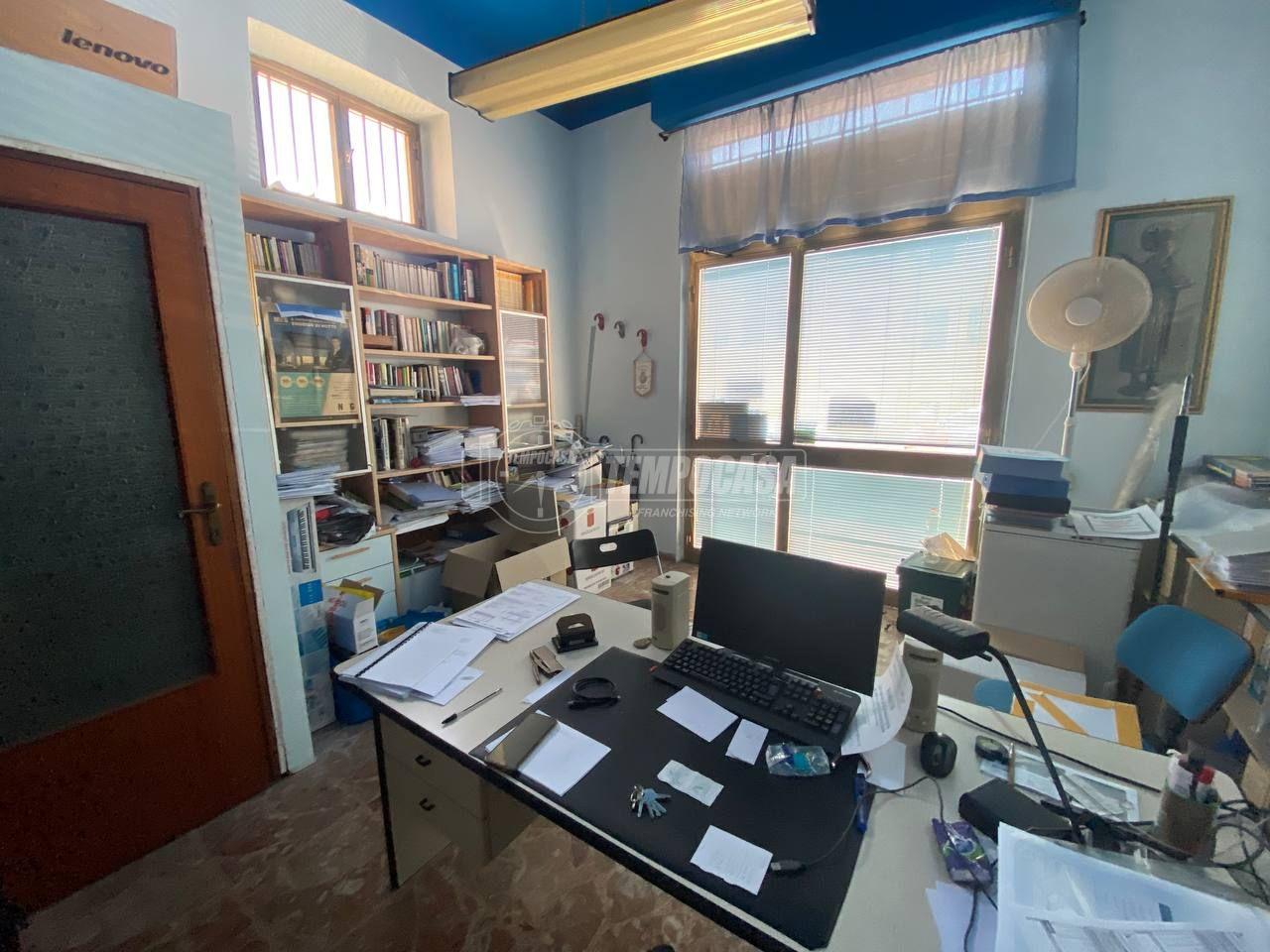 Negozio in Via Martiri Zannolli 1, Miglianico - Foto 1