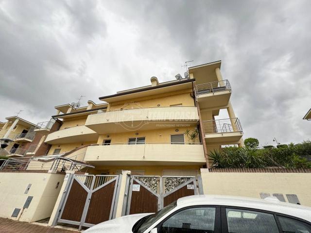 4-room flat in Via Anton Ludovico Antinori 147, Francavilla al Mare - Photo 1