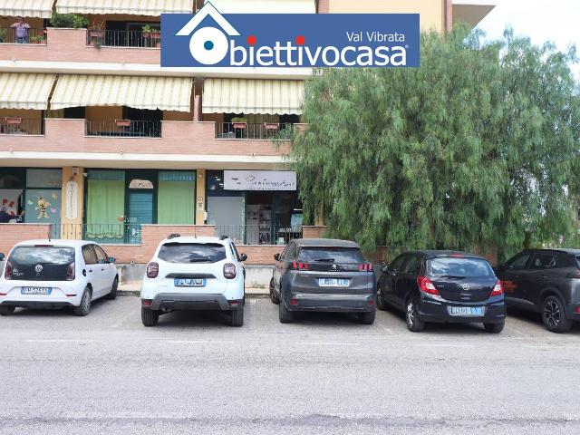 Negozio in Via Giuseppe Ungaretti 1, Corropoli - Foto 1