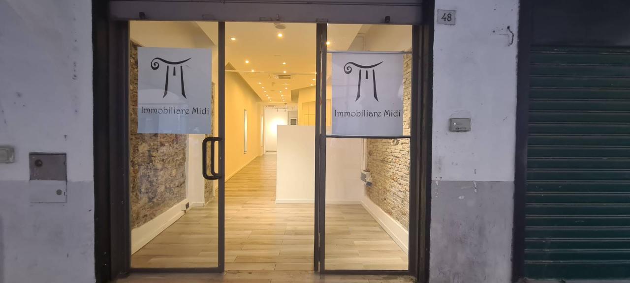 Negozio in Via Vittorio Veneto 48, Chiavari, {3} - Foto 2