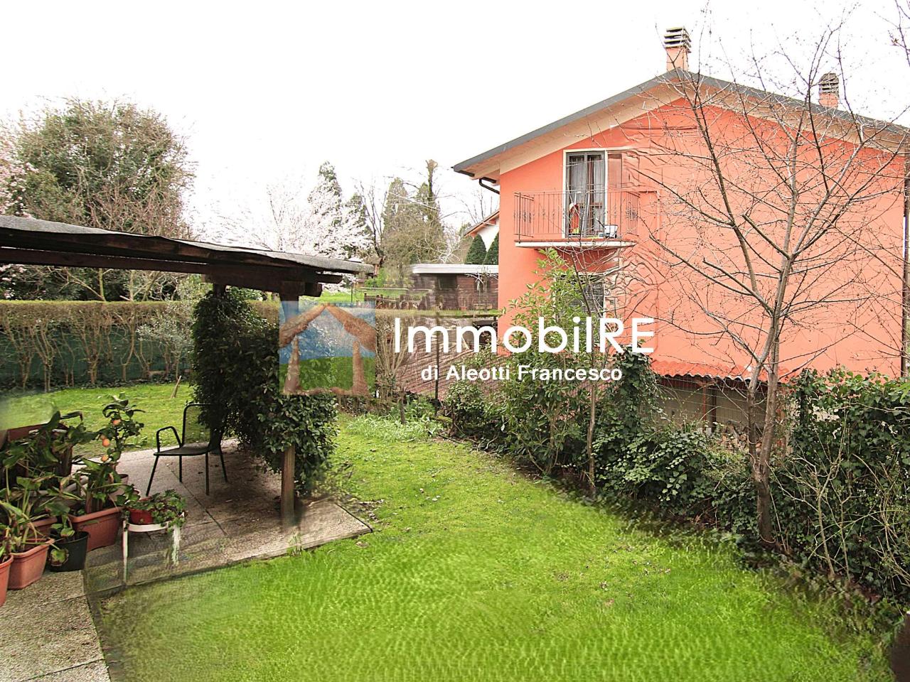 casa indipendente in vendita a Reggio nell'Emilia in zona Codemondo