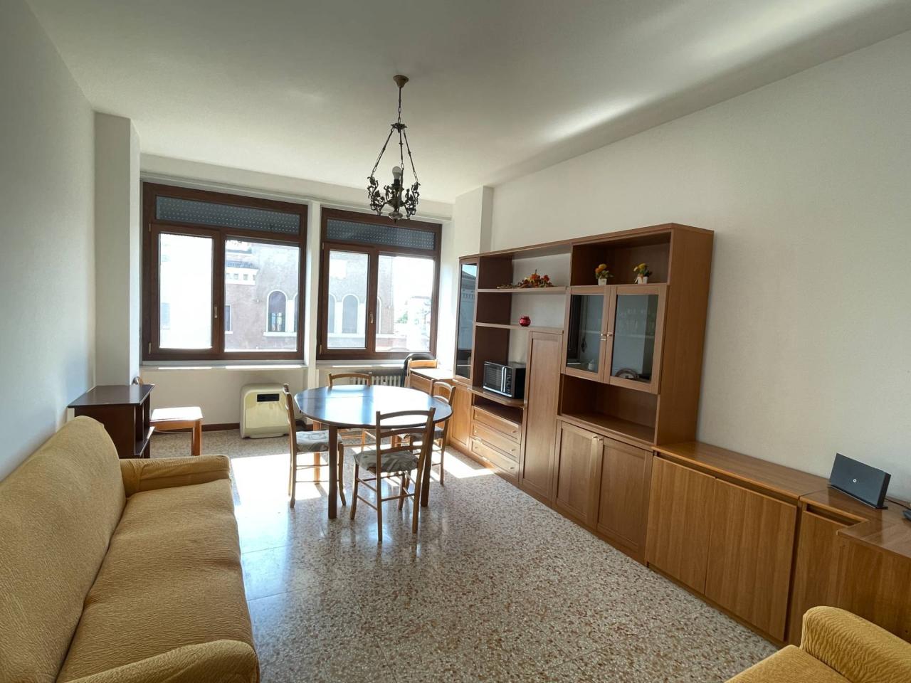 appartamento in vendita a Ferrara in zona Centro Storico