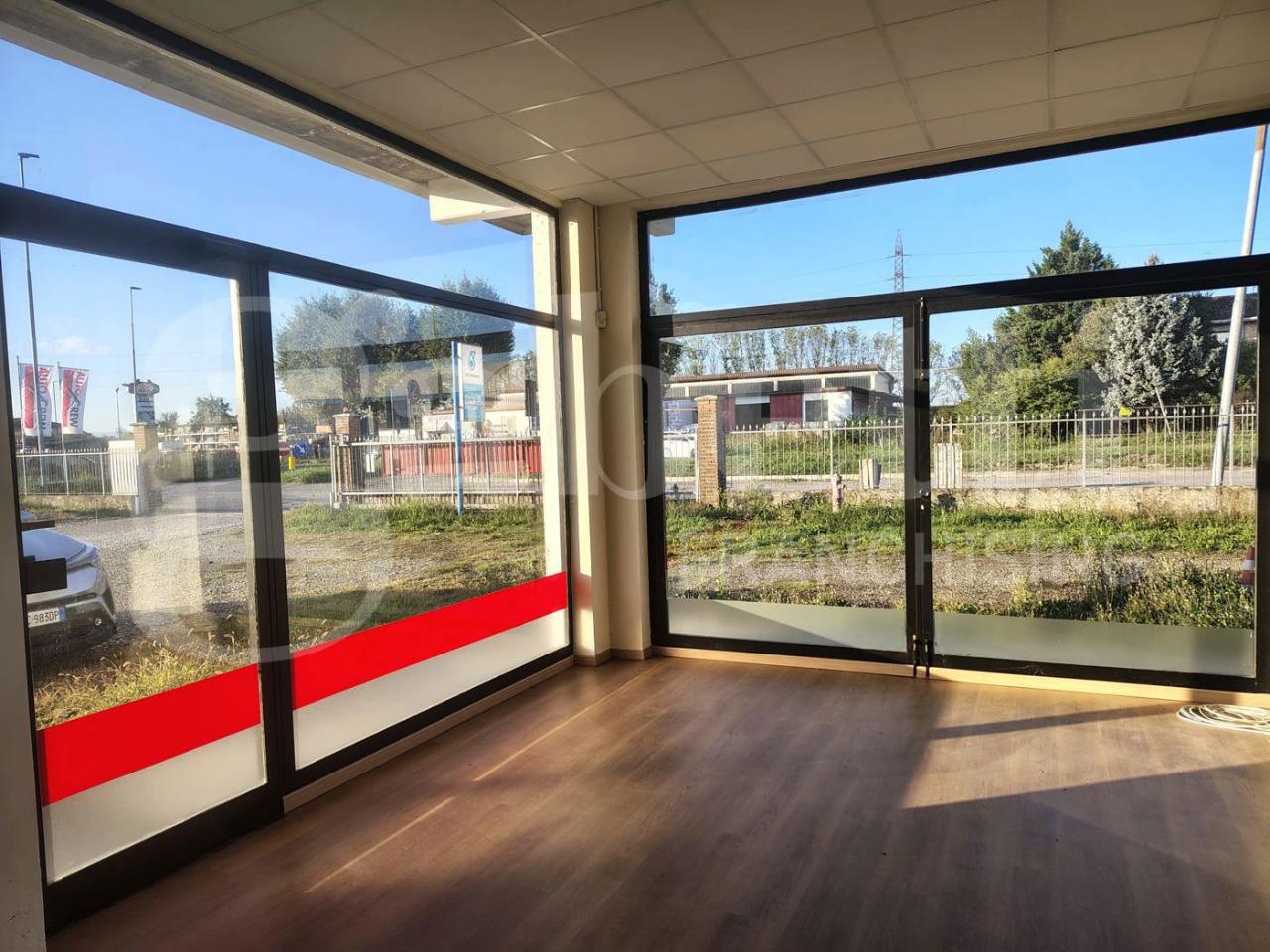Palazzina commerciale in Via Salvo d'Acquisto 2, Guardamiglio, {3} - Foto 2