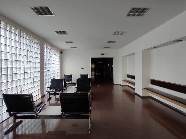 Shared office in {3}, Viale Leonardo da Vinci 18 - Photo 1