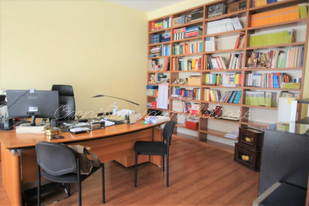 Ufficio in Via Maria Teresa di Lascia, Foggia, {3} - Foto 1