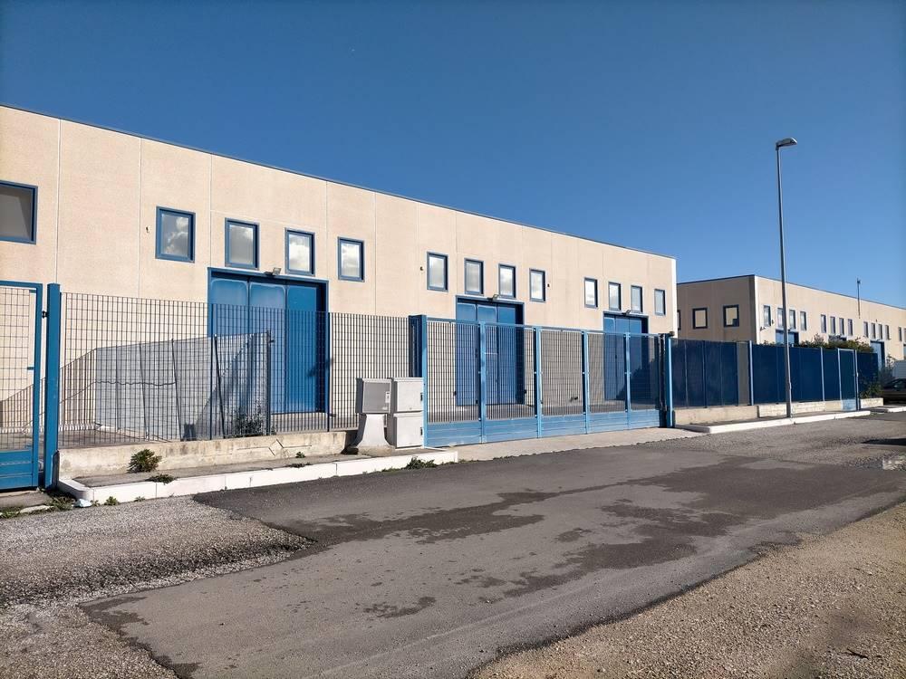 Capannone in Via Manfredonia, Foggia, {3} - Foto 1