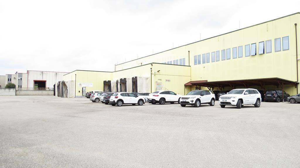 Magazzino in Raccordo Autostradale Ascoli-Porto d'Ascoli, Ancarano, {3} - Foto 1