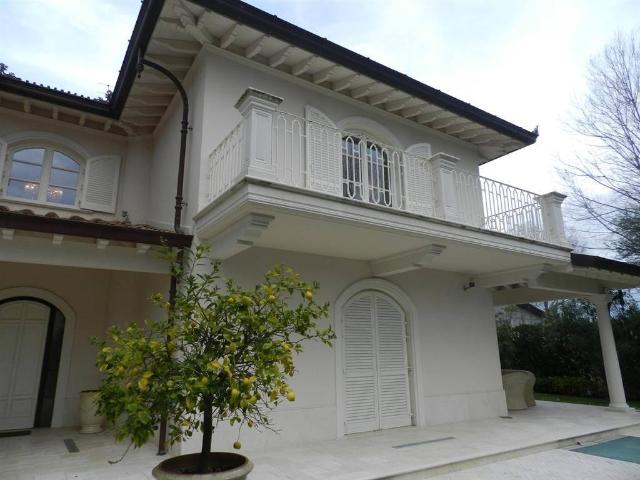 Mansion in Via Duca degli Abruzzi 48c, Forte dei Marmi - Photo 1