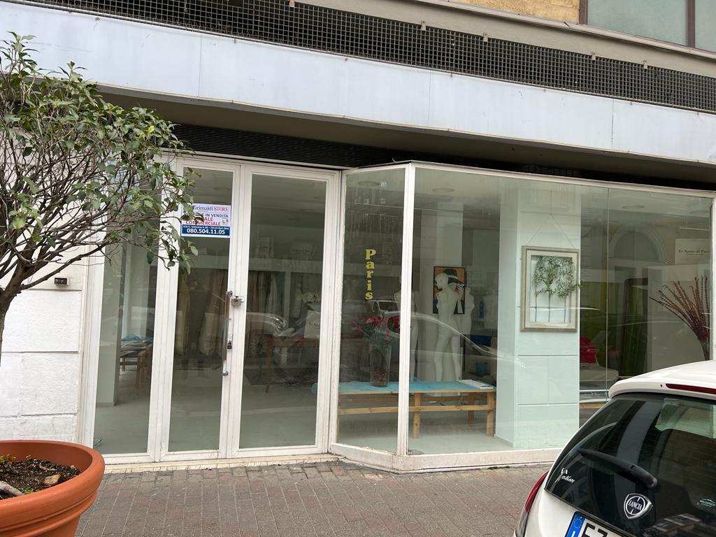 Negozio in Via Alessandro Manzoni, Bari - Foto 1