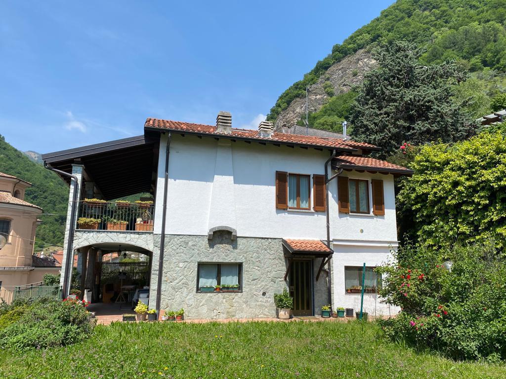 Villa in vendita a Caslino D'Erba