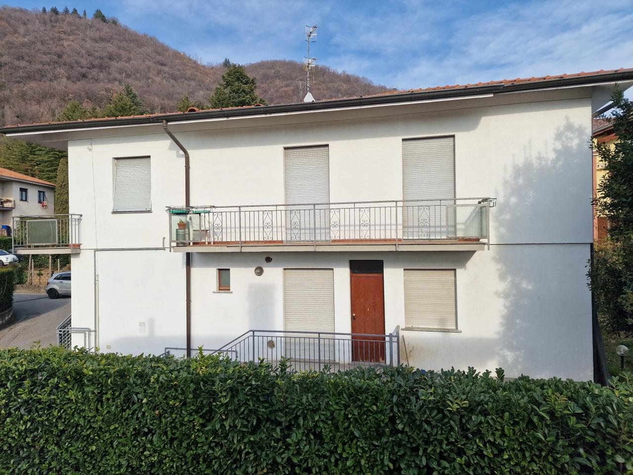 Villa a schiera in vendita a Como