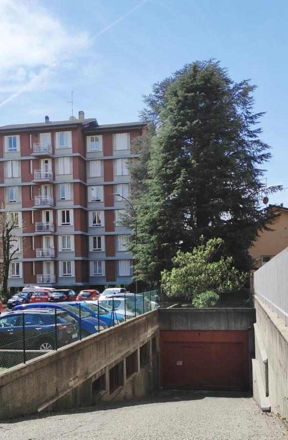 Parcheggio chiuso in Via Giacomo Leopardi 10, Erba - Foto 1