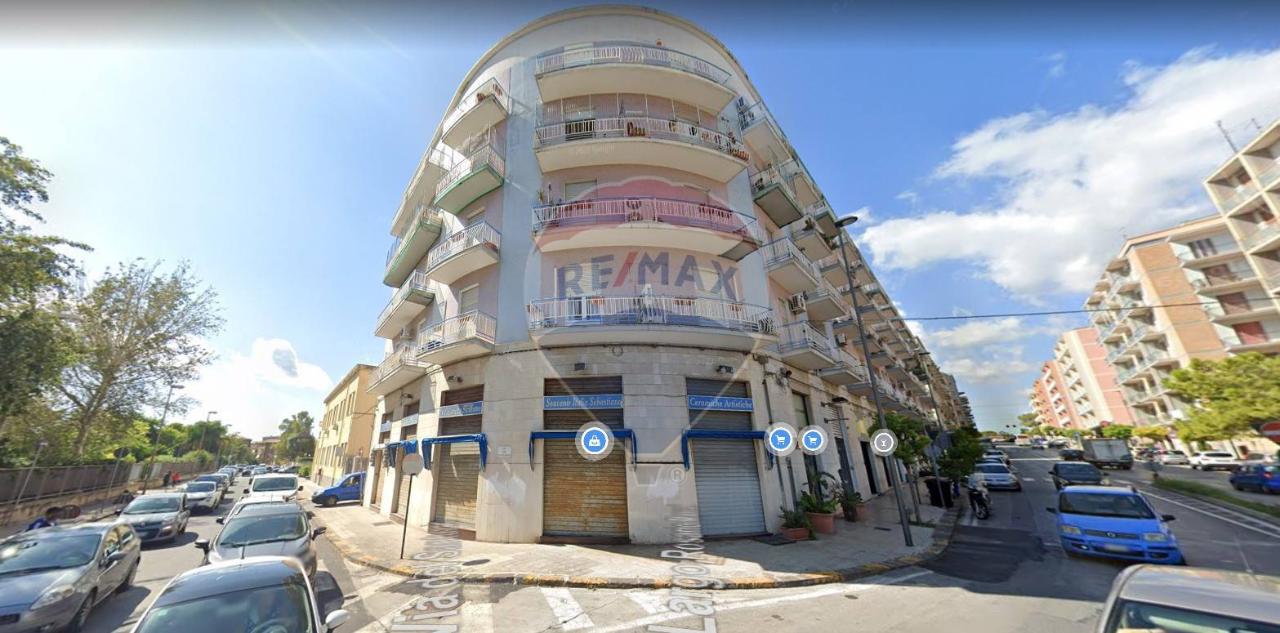 Negozio in Viale Teocrito 73-75, Siracusa - Foto 1