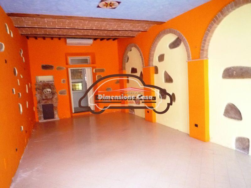 Locale commerciale in , Lucca, {3} - Foto 2