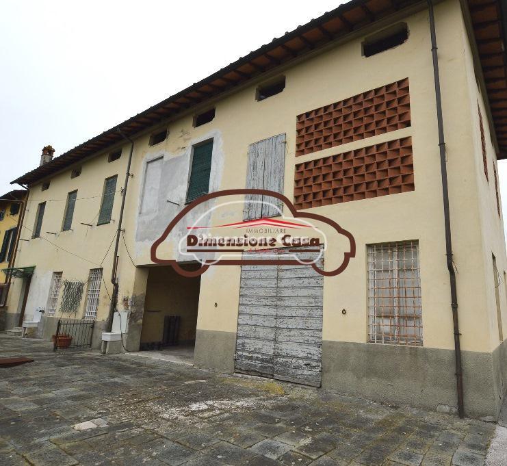 Casale in vendita a Lucca