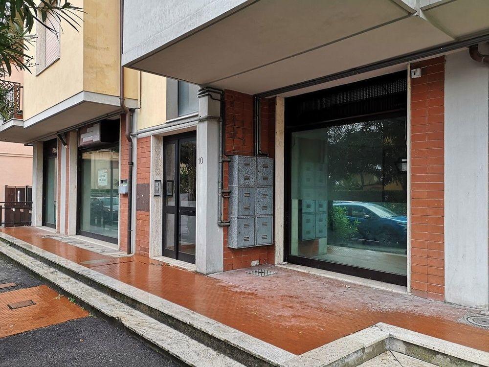 Negozio in Via Baccio da Montelupo 20, Scandicci, {3} - Foto 1