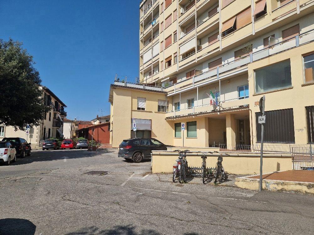 Palazzina uffici in Piazza 8 Marzo 1944 2, Capraia E Limite, {3} - Foto 2