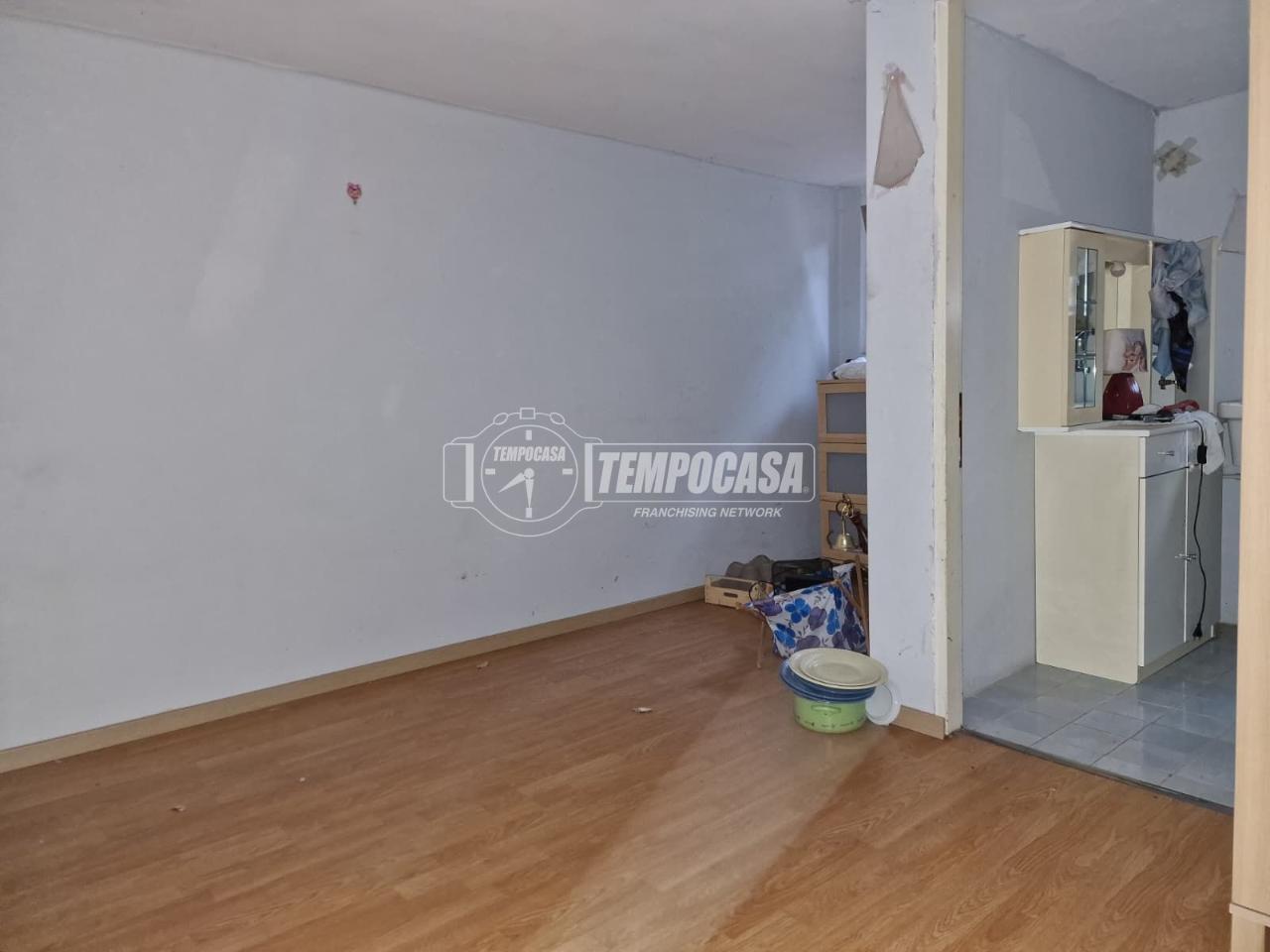 Negozio in Via Milano 102/B, Salsomaggiore Terme, {3} - Foto 1