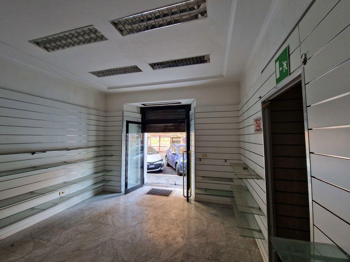 Negozio in Via Cairoli 93, Roma, {3} - Foto 2