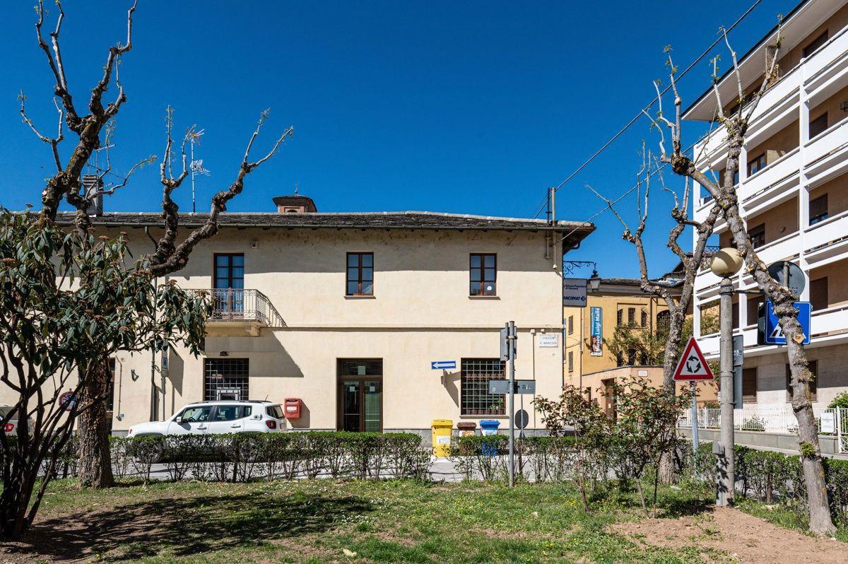 Esercizio commerciale in Piazza Marconi , Dronero, {3} - Foto 2
