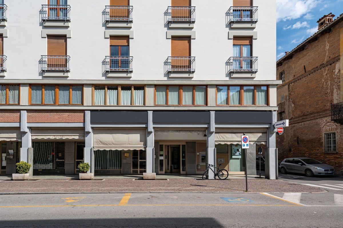 Esercizio commerciale in Via Vittorio Emanuele, Cherasco, {3} - Foto 2