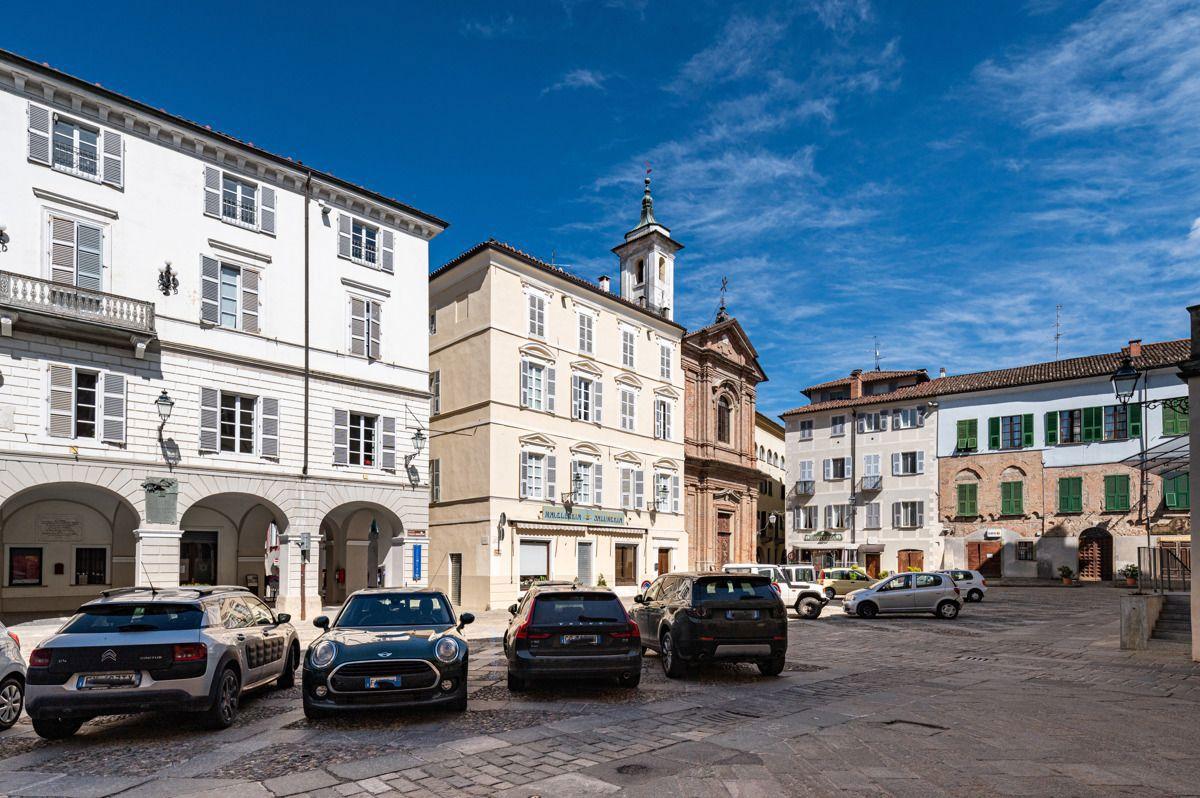 Esercizio commerciale in Piazza Gandolfi , Ceva, {3} - Foto 2