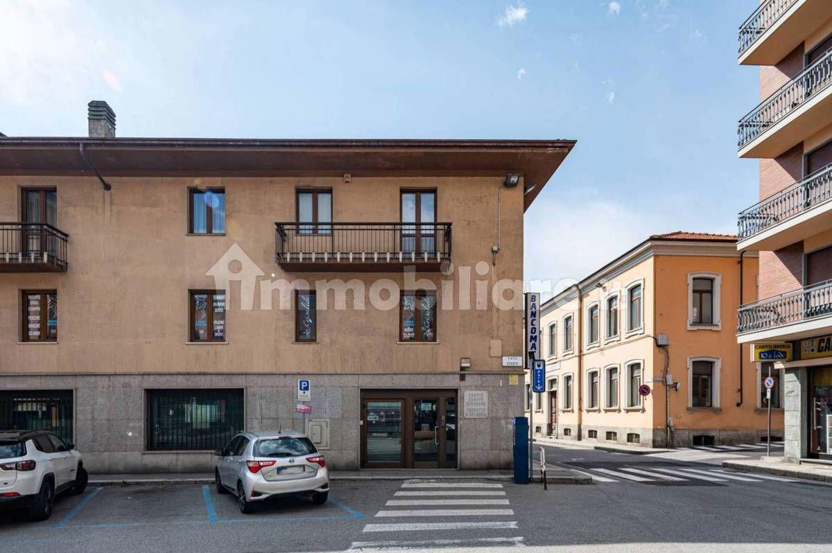 Esercizio commerciale in Piazza Europo 2, Susa, {3} - Foto 2