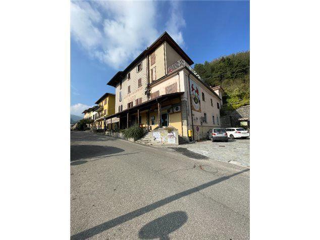 Esercizio commerciale in Via Bagnoli  14, Ventasso, {3} - Foto 1