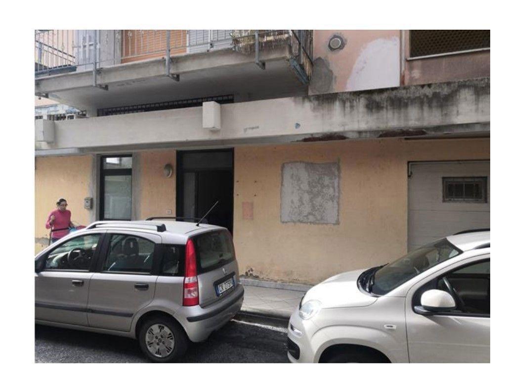 Magazzino in  Via della Bassa  173b, Carrara, {3} - Foto 2