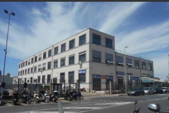 Negozio in Via Fiume 30, Livorno, {3} - Foto 1