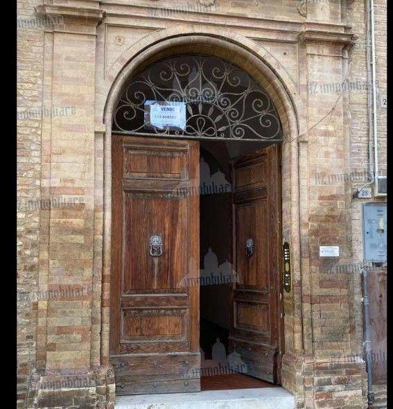 Ufficio in Piazza della Liberta' 27, Civitanova Marche, {3} - Foto 1