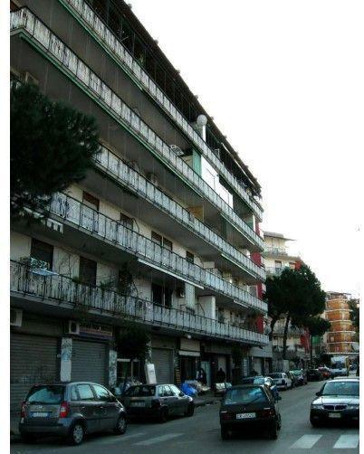 Negozio in Via Antonio Meucci 20, Casavatore, {3} - Foto 1