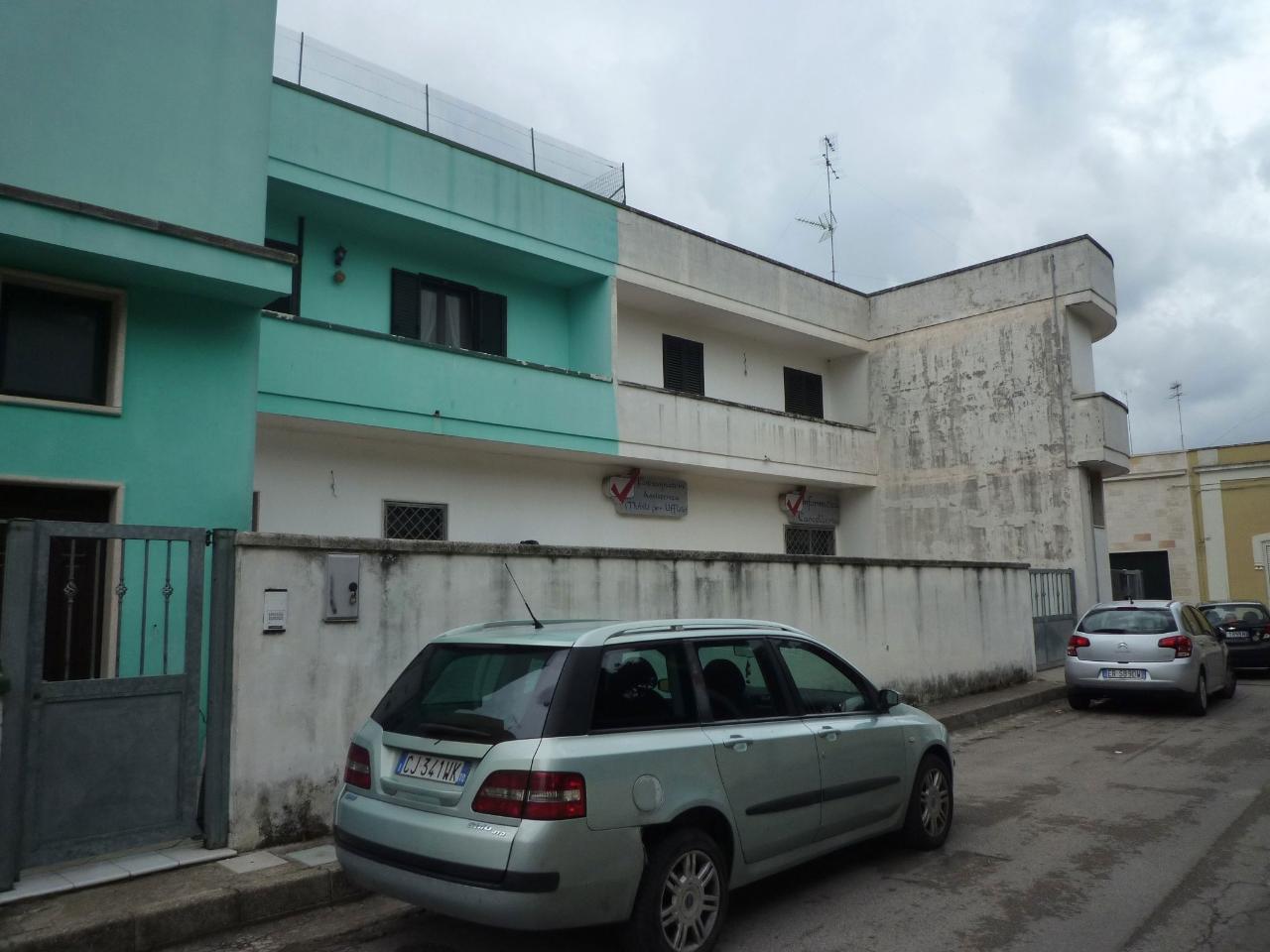 Negozio in Via Stazione Snc, Carmiano, {3} - Foto 1