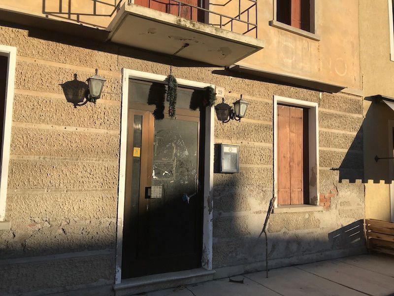 Negozio in Piazza Cozzuolo Snc, Vittorio Veneto, {3} - Foto 1