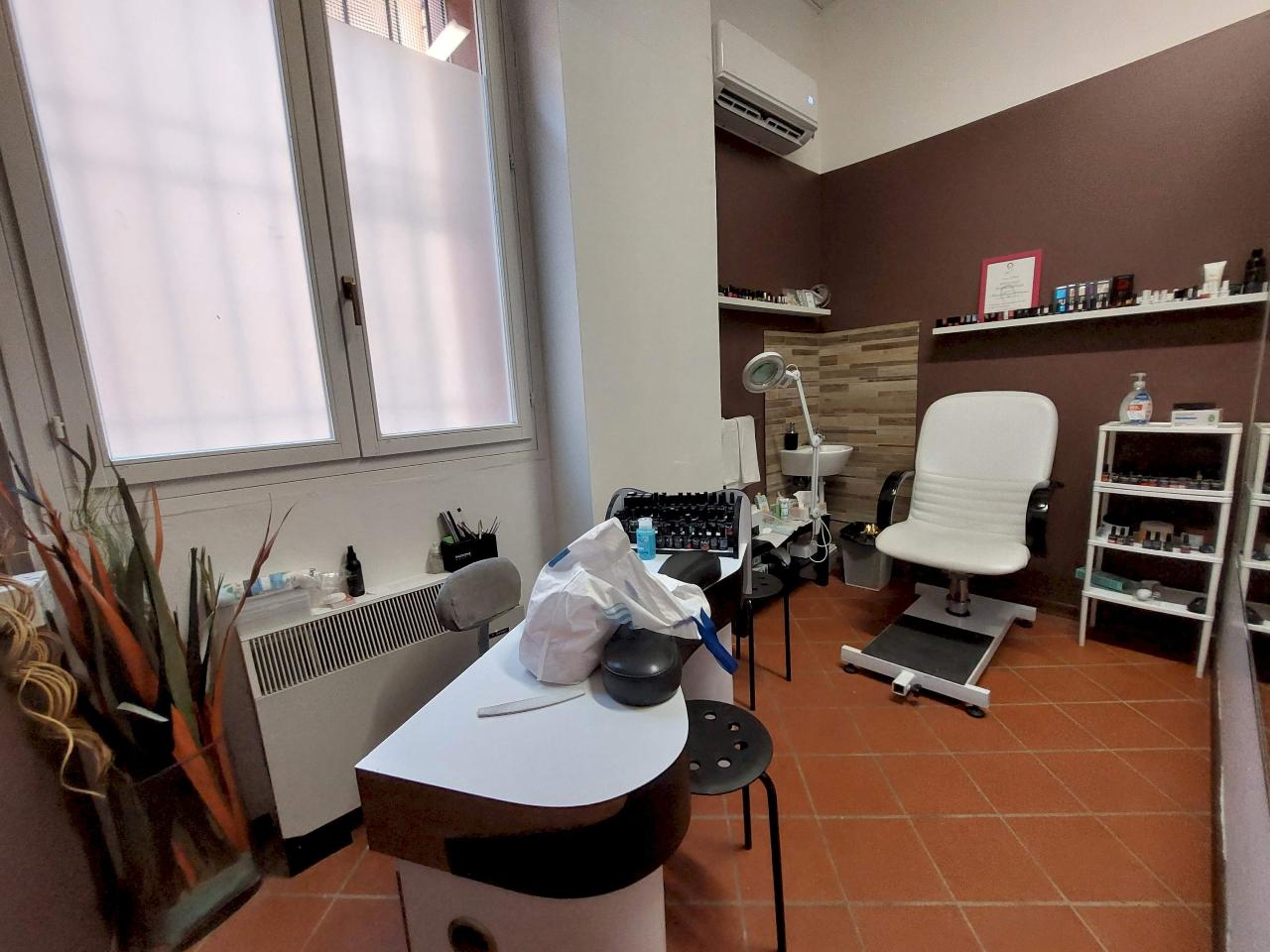 Negozio in Via San Pier Grisologo 44, Imola, {3} - Foto 2
