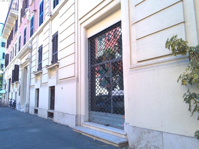 Shop in {3}, Via Andrea Bafile - Photo 1