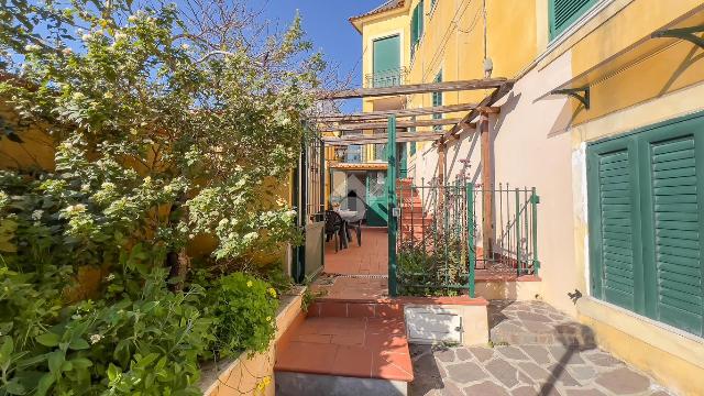 4-room flat in Via Giuseppe Paone 9, Formia - Photo 1