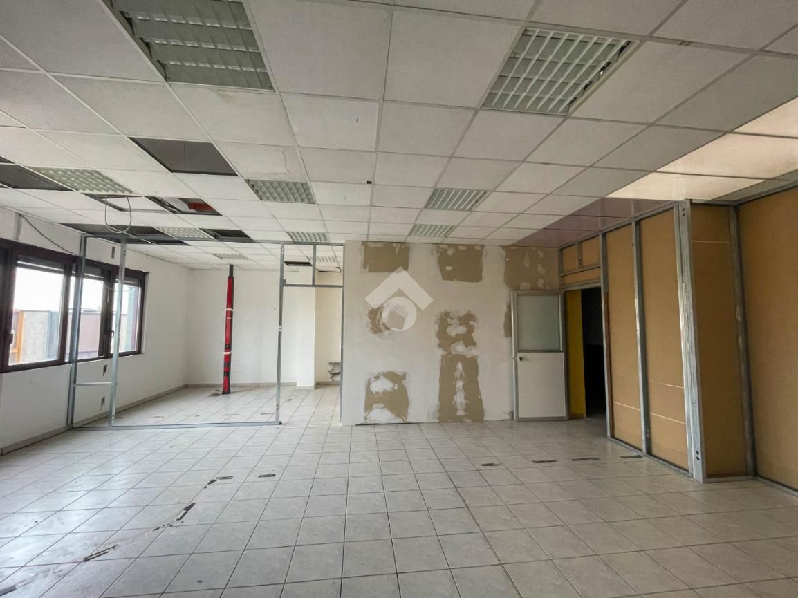Ufficio in Via Stucchi 68, Monza, {3} - Foto 1