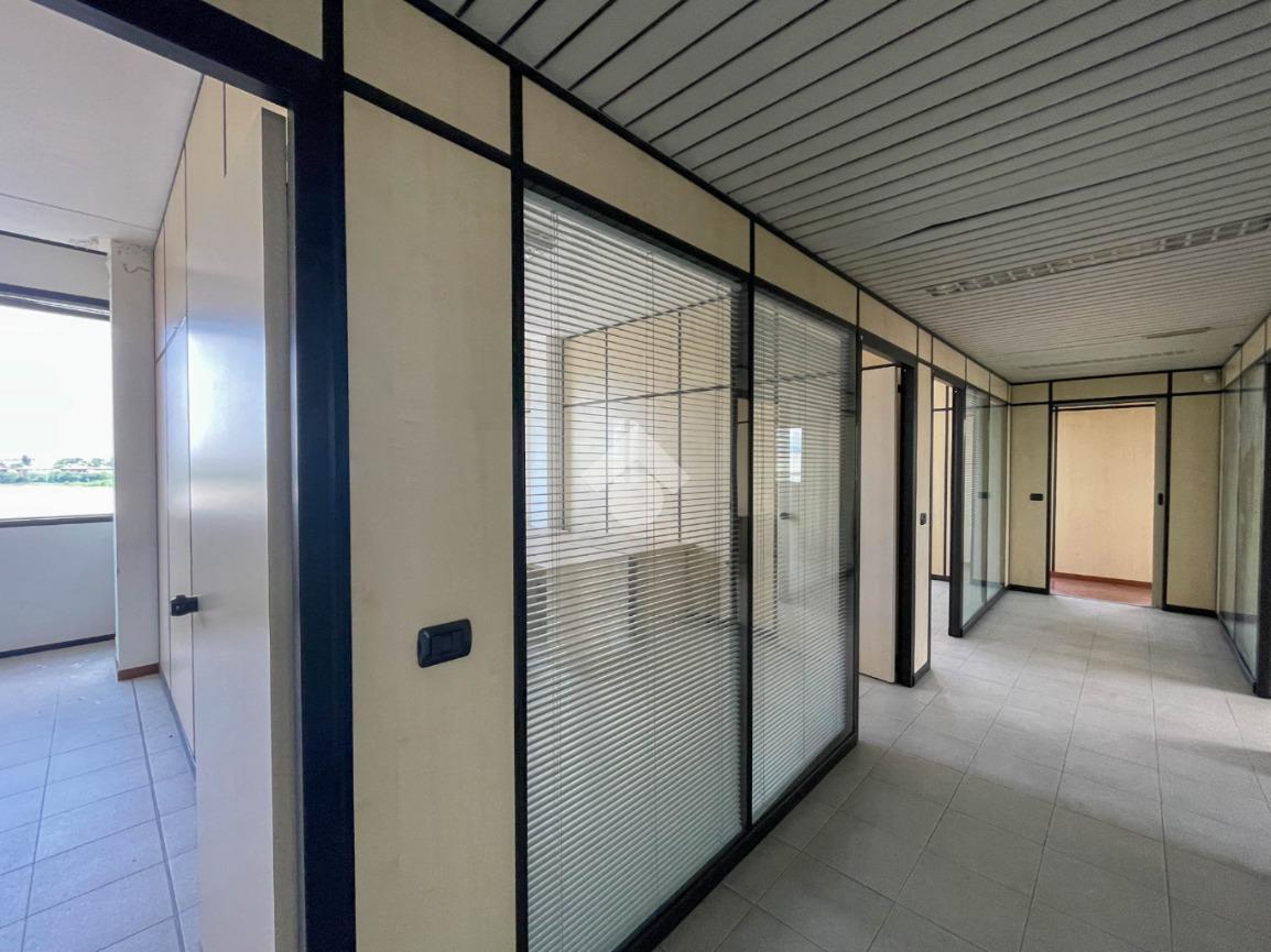 Ufficio in Via Belvedere 42, Arcore, {3} - Foto 1