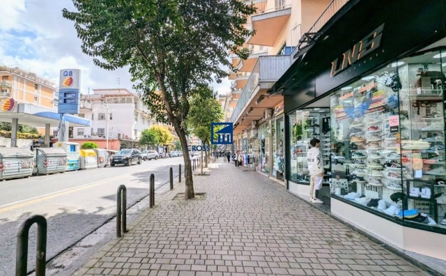 Geschäft in Via dell'Epomeo, Napoli - Foto 1