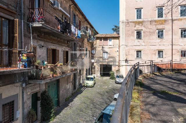 Magazzino in {3}, Piazza Giuseppe Garibaldi 24 - Foto 1