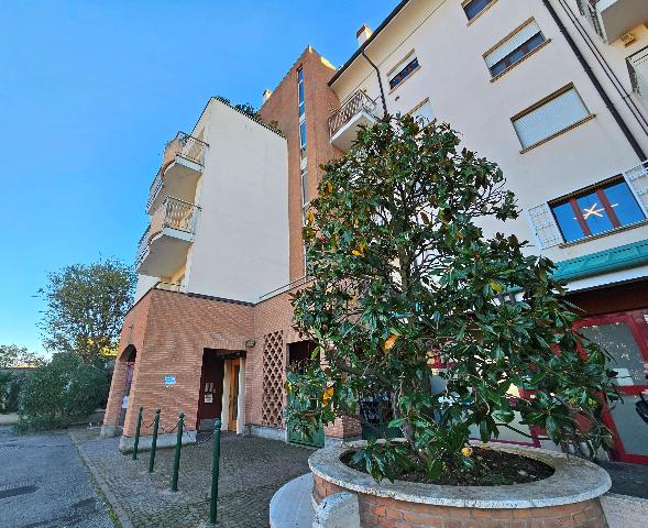 4-room flat in Via Volta 19, Abbiategrasso - Photo 1